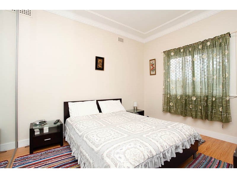 8 Reginald Avenue, Belmore NSW 2192