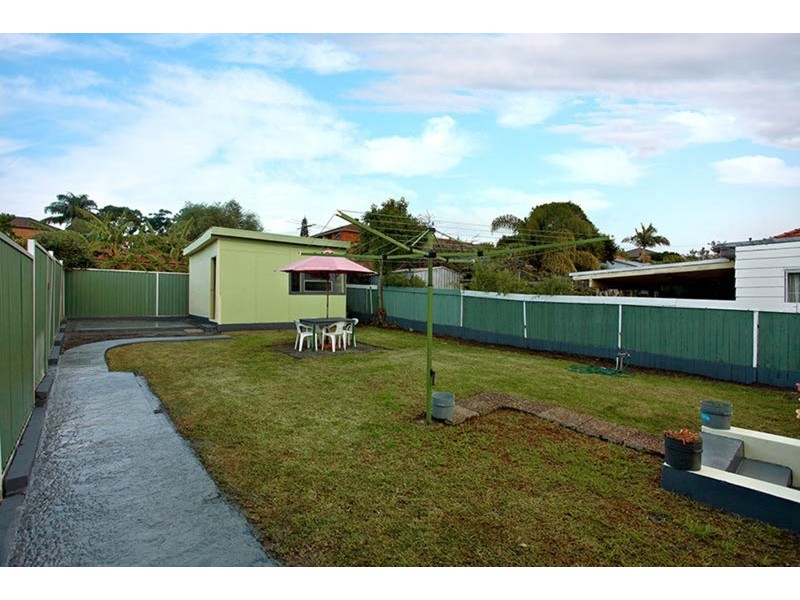 8 Reginald Avenue, Belmore NSW 2192