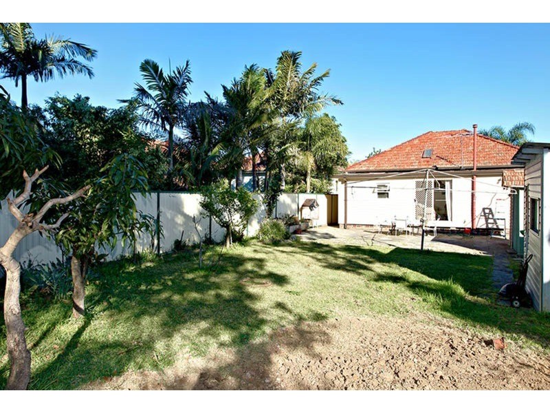 18 Blenman Avenue, Punchbowl NSW 2196