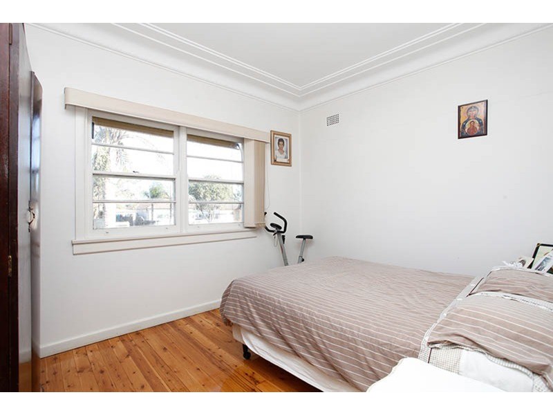 18 Blenman Avenue, Punchbowl NSW 2196