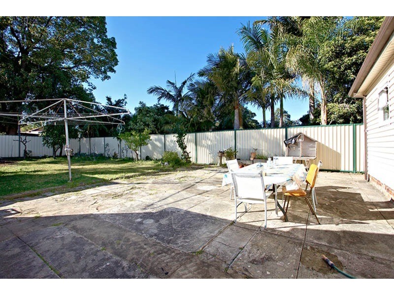 18 Blenman Avenue, Punchbowl NSW 2196