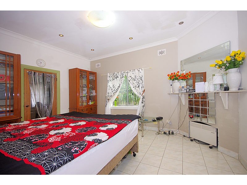 9 Renown Avenue, Wiley Park NSW 2195