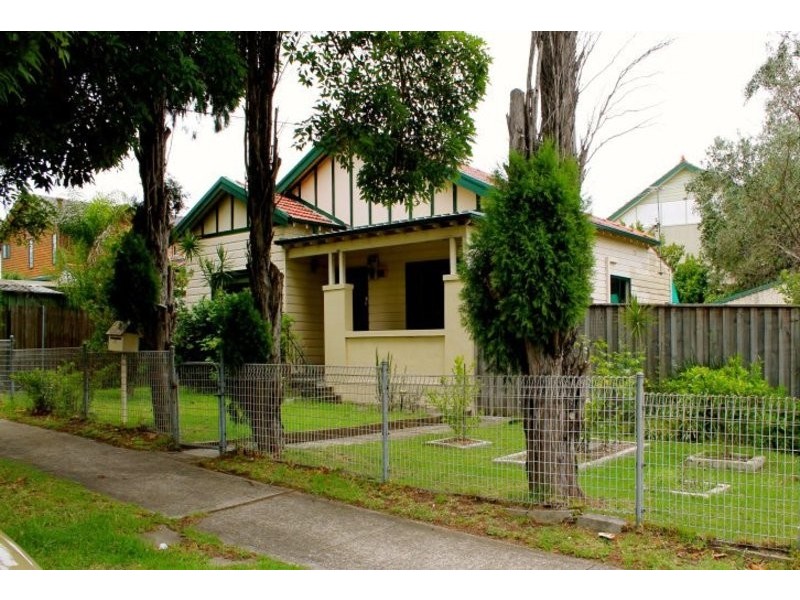 27 Benaroon Road, Belmore NSW 2192