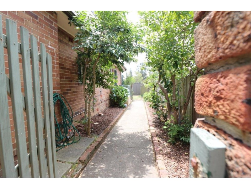 2/52 Legge Street, Roselands NSW 2196