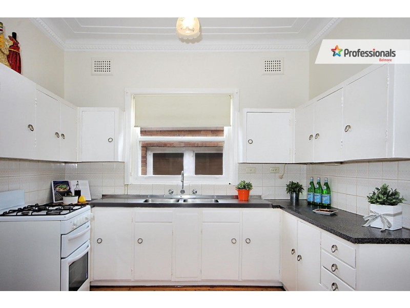 8 Pacific Street, Kingsgrove NSW 2208