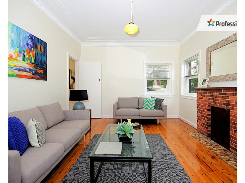 8 Pacific Road, Kingsgrove NSW 2208