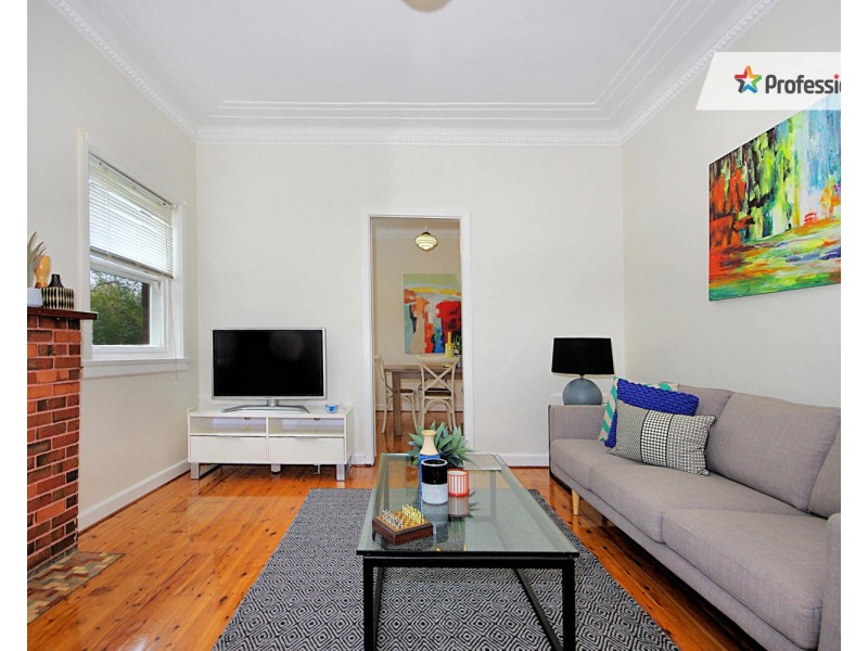 8 Pacific Road, Kingsgrove NSW 2208