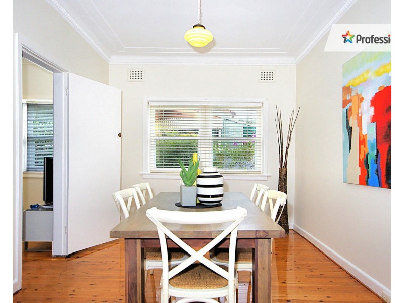 8 Pacific Road, Kingsgrove NSW 2208