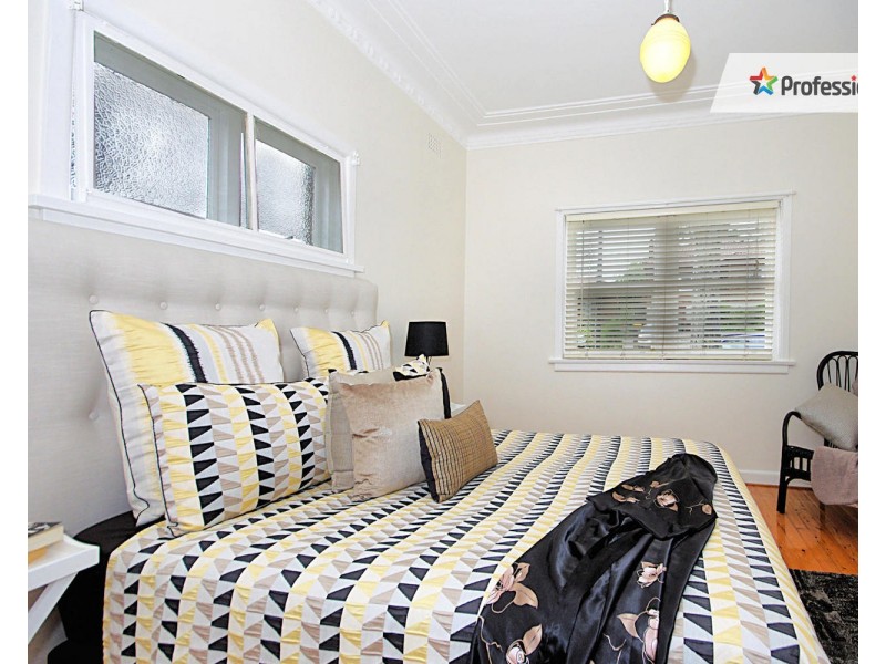 8 Pacific Road, Kingsgrove NSW 2208