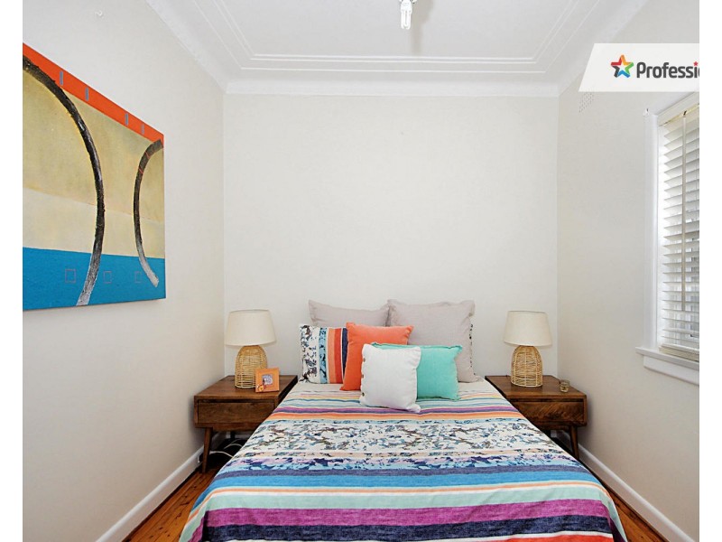 8 Pacific Road, Kingsgrove NSW 2208