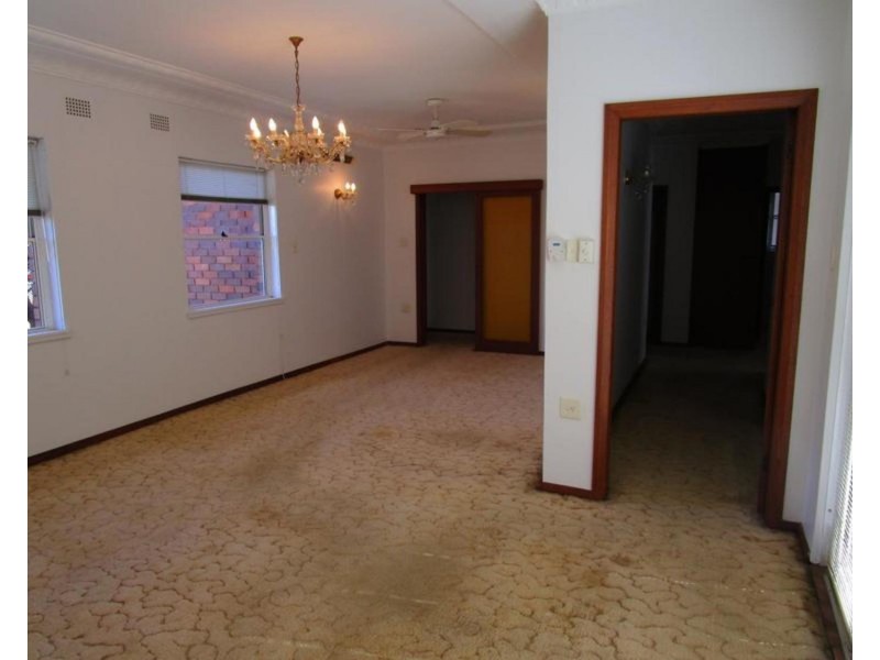 15 Robertson Crescent, Greenacre NSW 2190