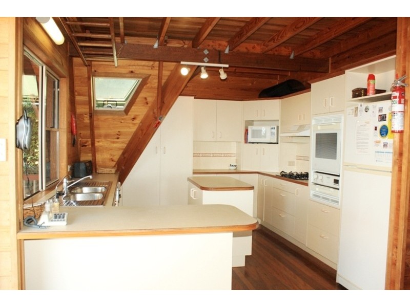 4 Merinda Crescent, Point Lookout QLD 4183