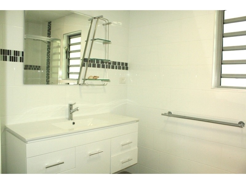 2/16 Tramican Street, Point Lookout QLD 4183