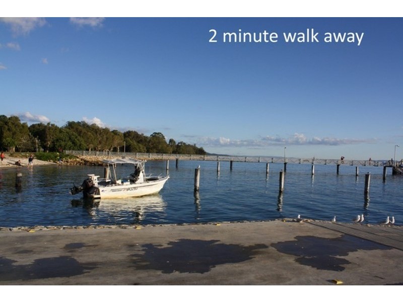 4 Ballow Street, Amity Point QLD 4183