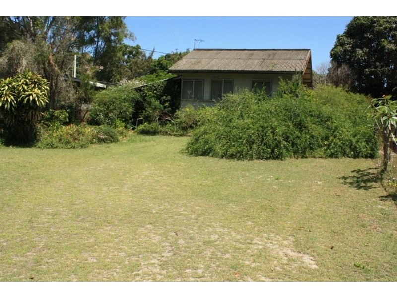 26 Llewellyn Street, Amity Point QLD 4183