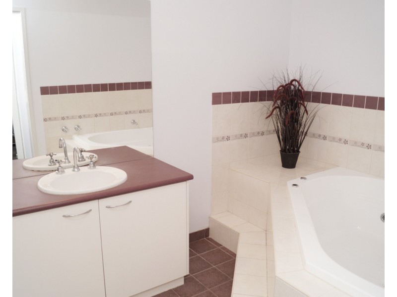 128 Parkside Drive, Shepparton VIC 3630