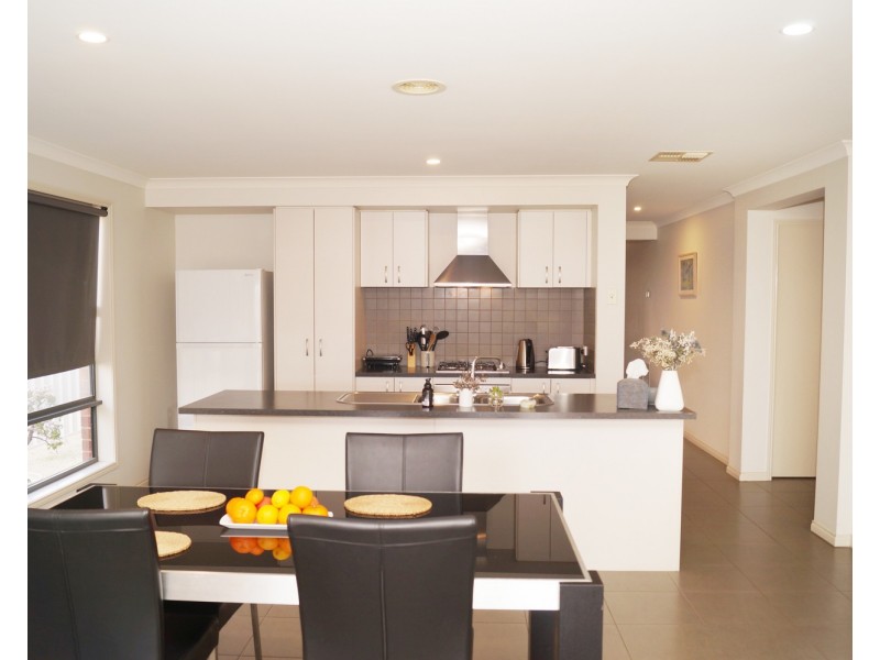 49 Taig Avenue, Kialla VIC 3631