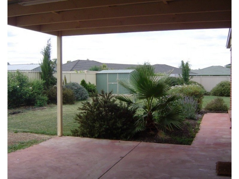 3 Rocklands Crescent, Kialla VIC 3631