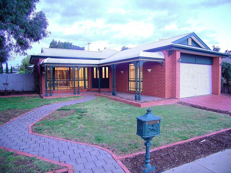 13 Gordon Drive, Kialla VIC 3631