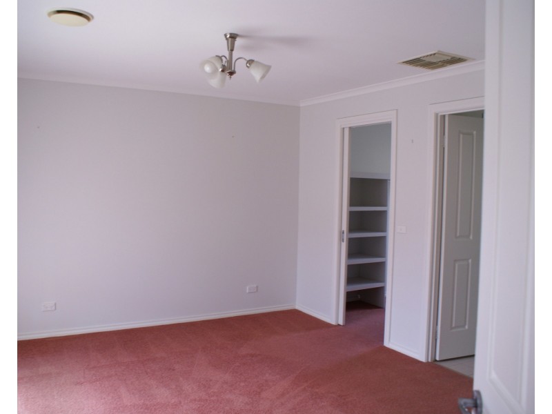 88 Kialla Lakes Drive, Kialla VIC 3631