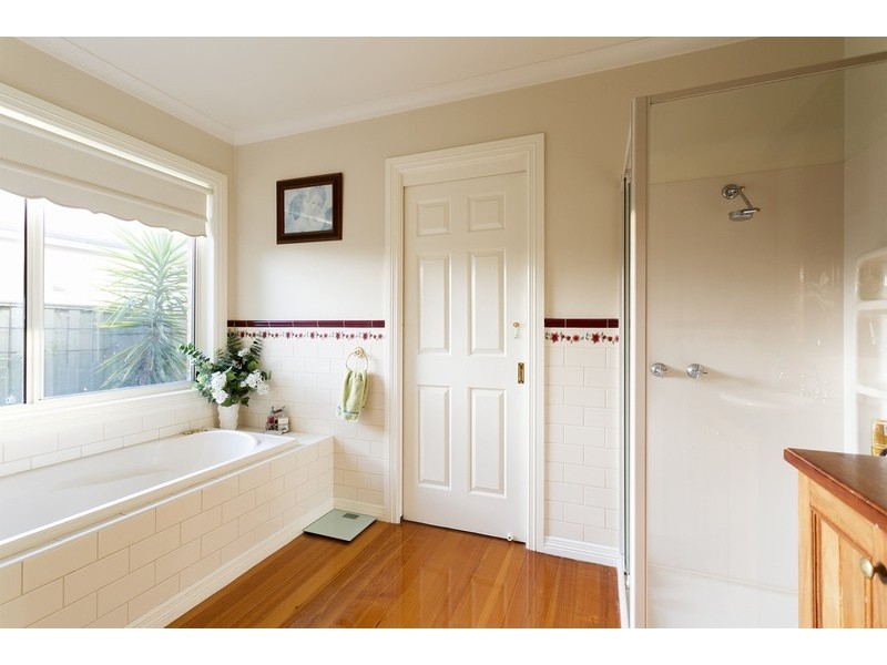 6 Rosella Court, Kialla VIC 3631