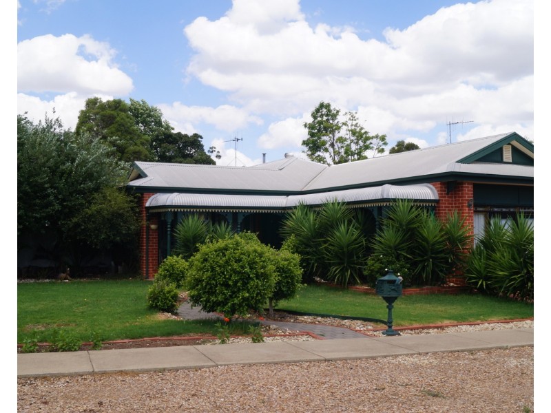 13 Gordon Drive, Kialla VIC 3631
