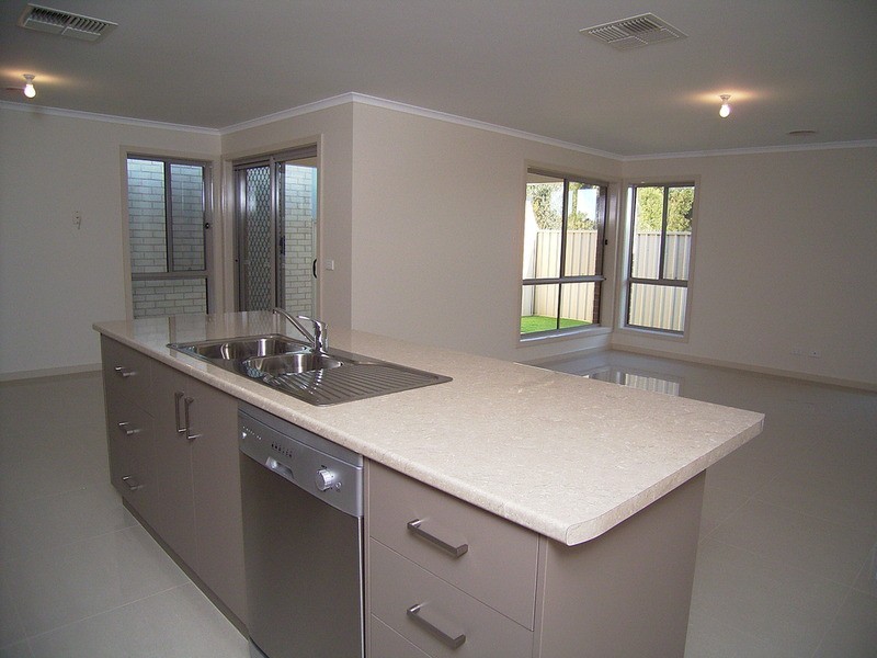 4 Pyrus  Court, Kialla VIC 3631