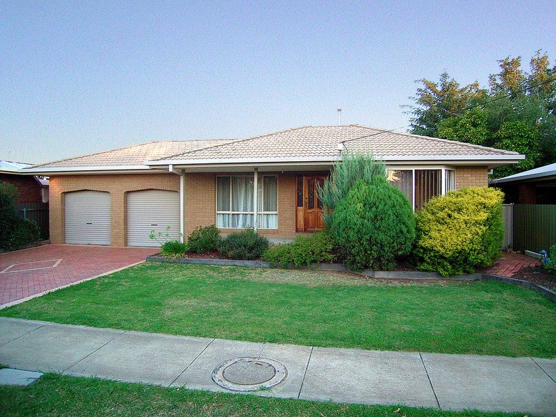 13 Hutchins Crescent, Mooroopna VIC 3629