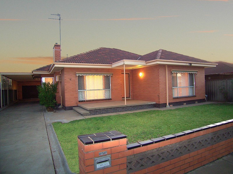 16 Oak Street, Shepparton VIC 3630