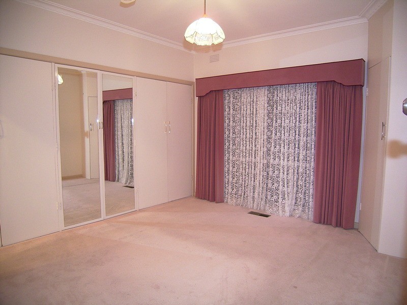 16 Oak Street, Shepparton VIC 3630