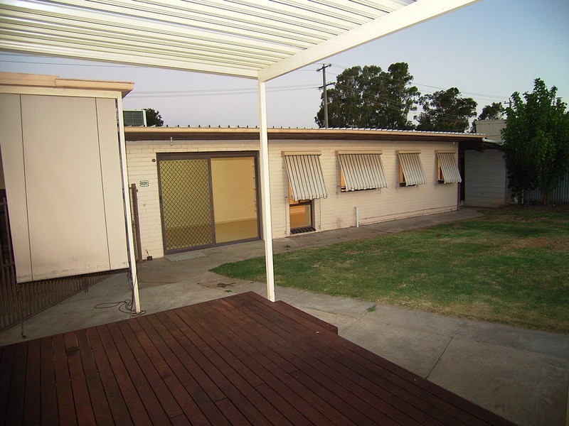 16 Oak Street, Shepparton VIC 3630