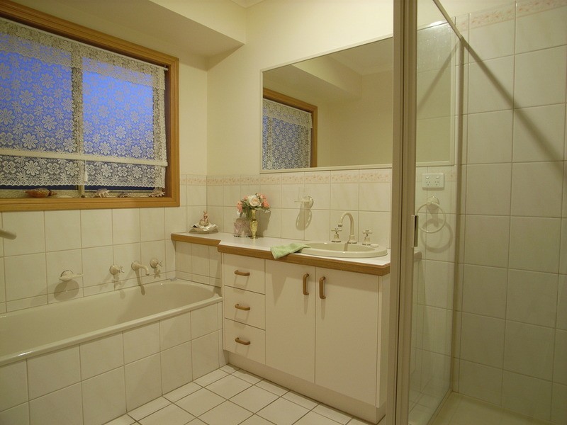 8  Silvan Crescent, Kialla VIC 3631