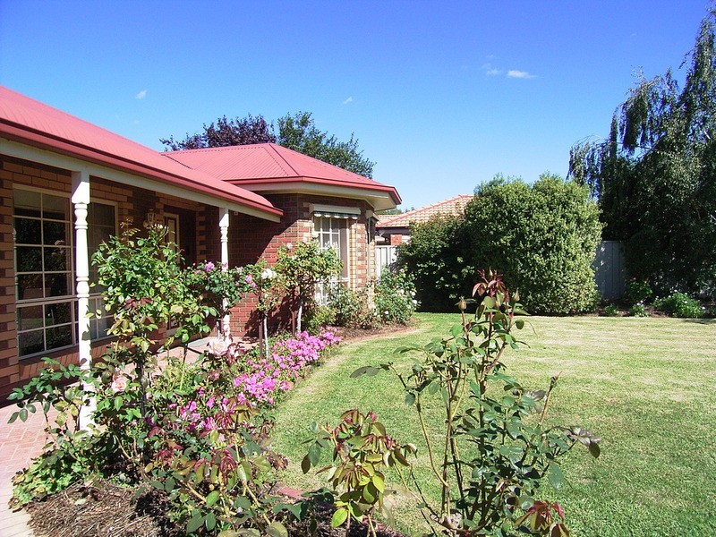 8  Silvan Crescent, Kialla VIC 3631