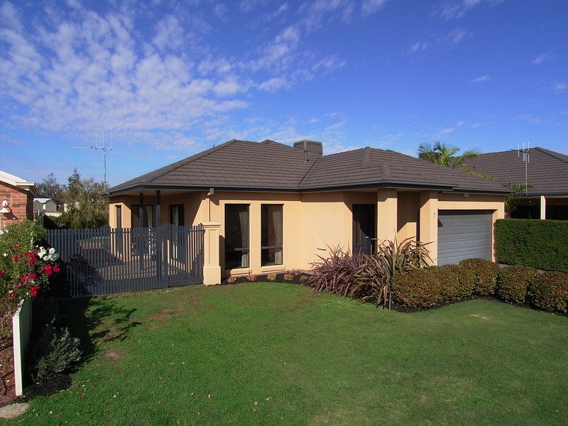 7 Lewis  Court, Mooroopna VIC 3629