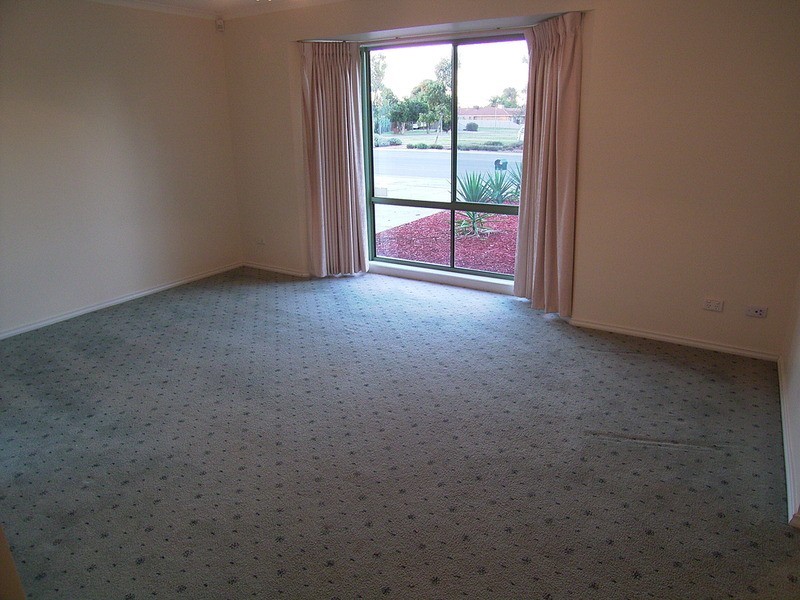 82 Kialla Lakes  Drive, Kialla VIC 3631