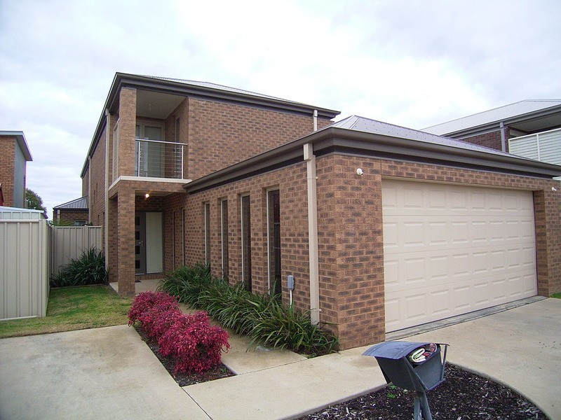 3/9 Jindabyne  Court, Kialla VIC 3631