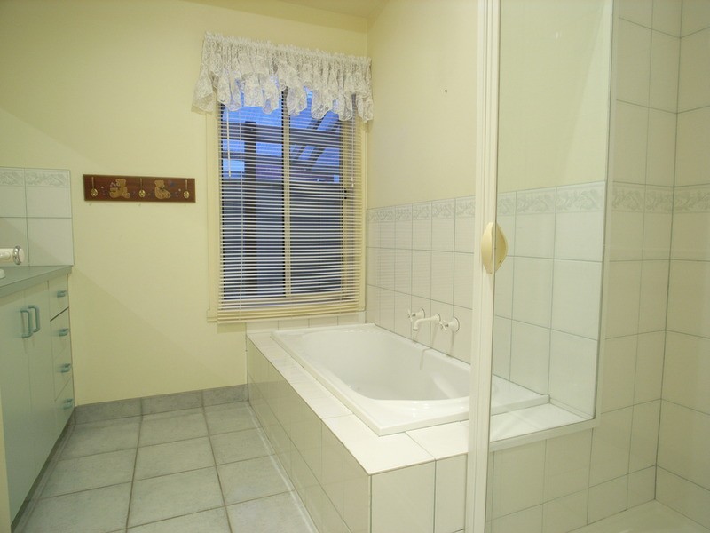 29 Silvan  Crescent, Kialla VIC 3631