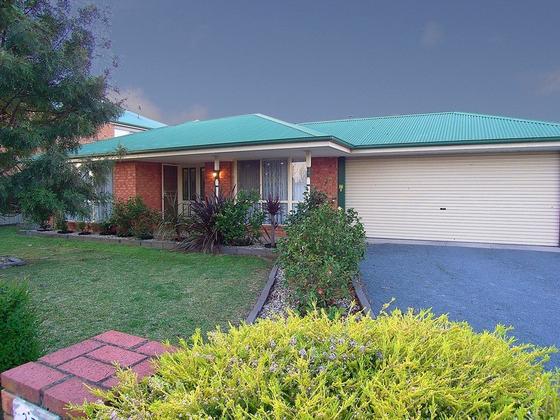 27 King Richard  Drive, Shepparton VIC 3630