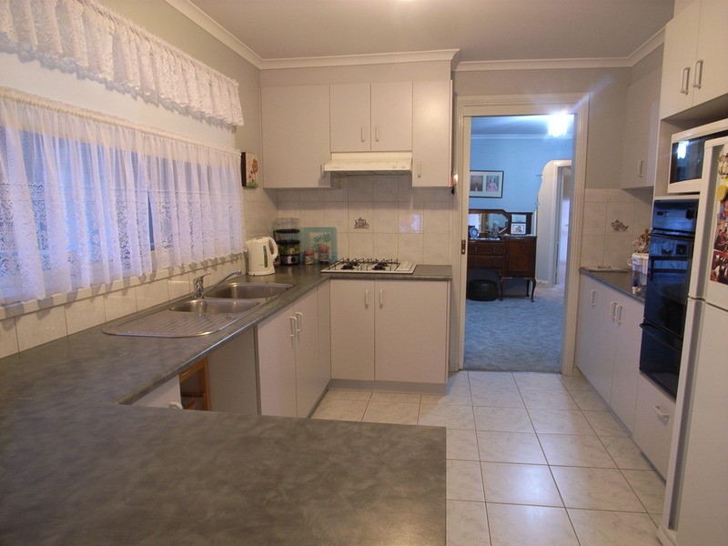 27 King Richard  Drive, Shepparton VIC 3630