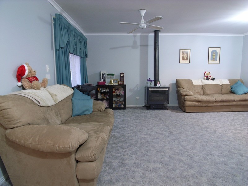 27 King Richard  Drive, Shepparton VIC 3630