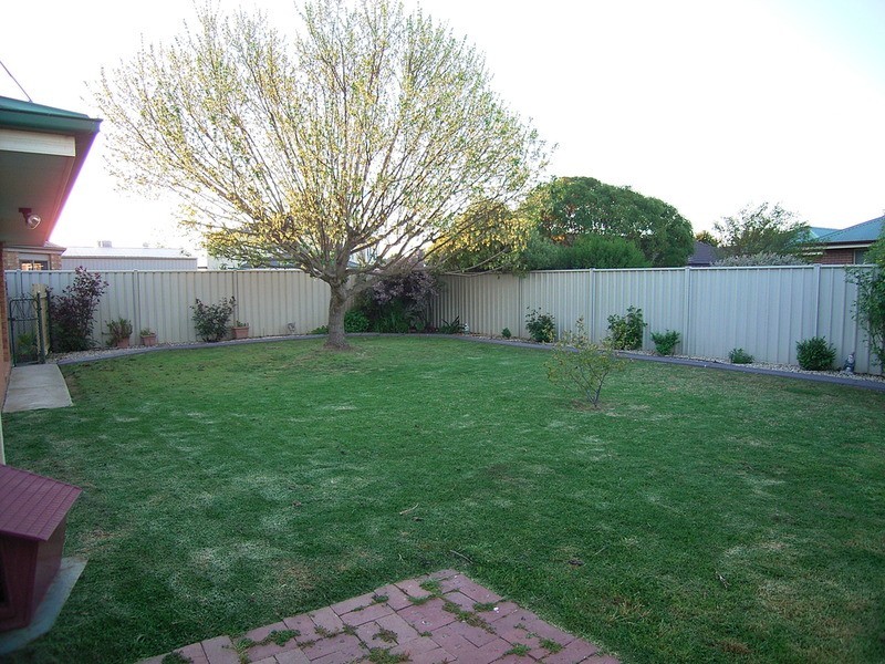 27 King Richard  Drive, Shepparton VIC 3630