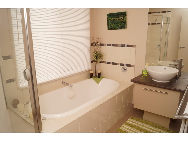 21 Taig  Avenue, Kialla VIC 3631