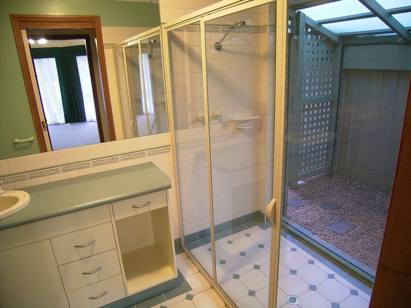 18 Silvan  Crescent, Kialla VIC 3631