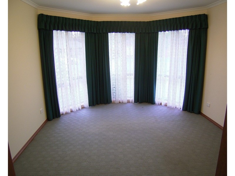 18 Silvan  Crescent, Kialla VIC 3631