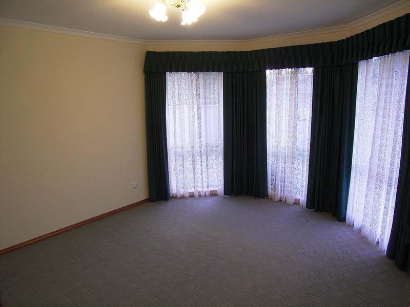 18 Silvan  Crescent, Kialla VIC 3631