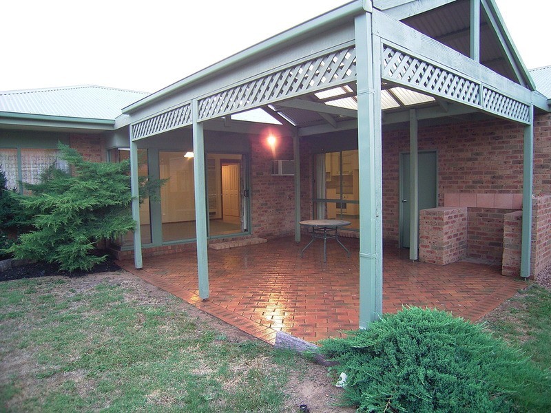 18 Silvan  Crescent, Kialla VIC 3631