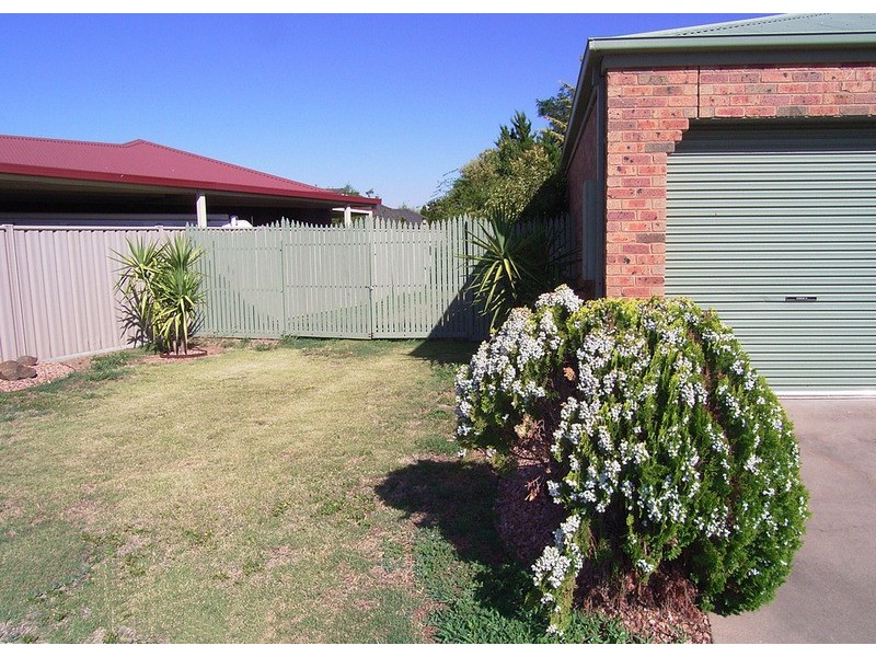 18 Silvan  Crescent, Kialla VIC 3631