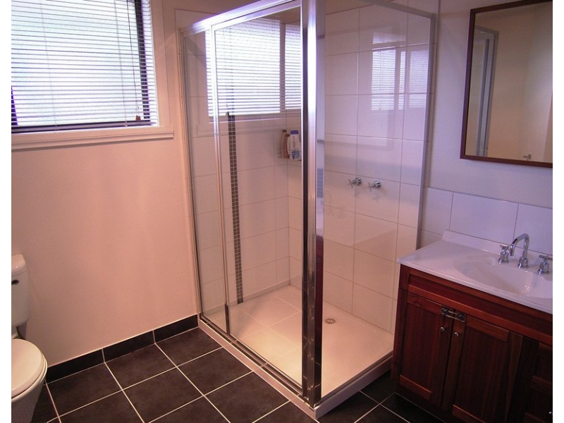 11 Dampier Avenue, Shepparton VIC 3630