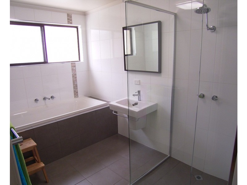 11 Dampier Avenue, Shepparton VIC 3630