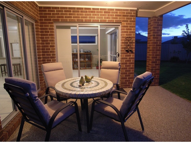 4 Wendouree Drive, Kialla VIC 3631